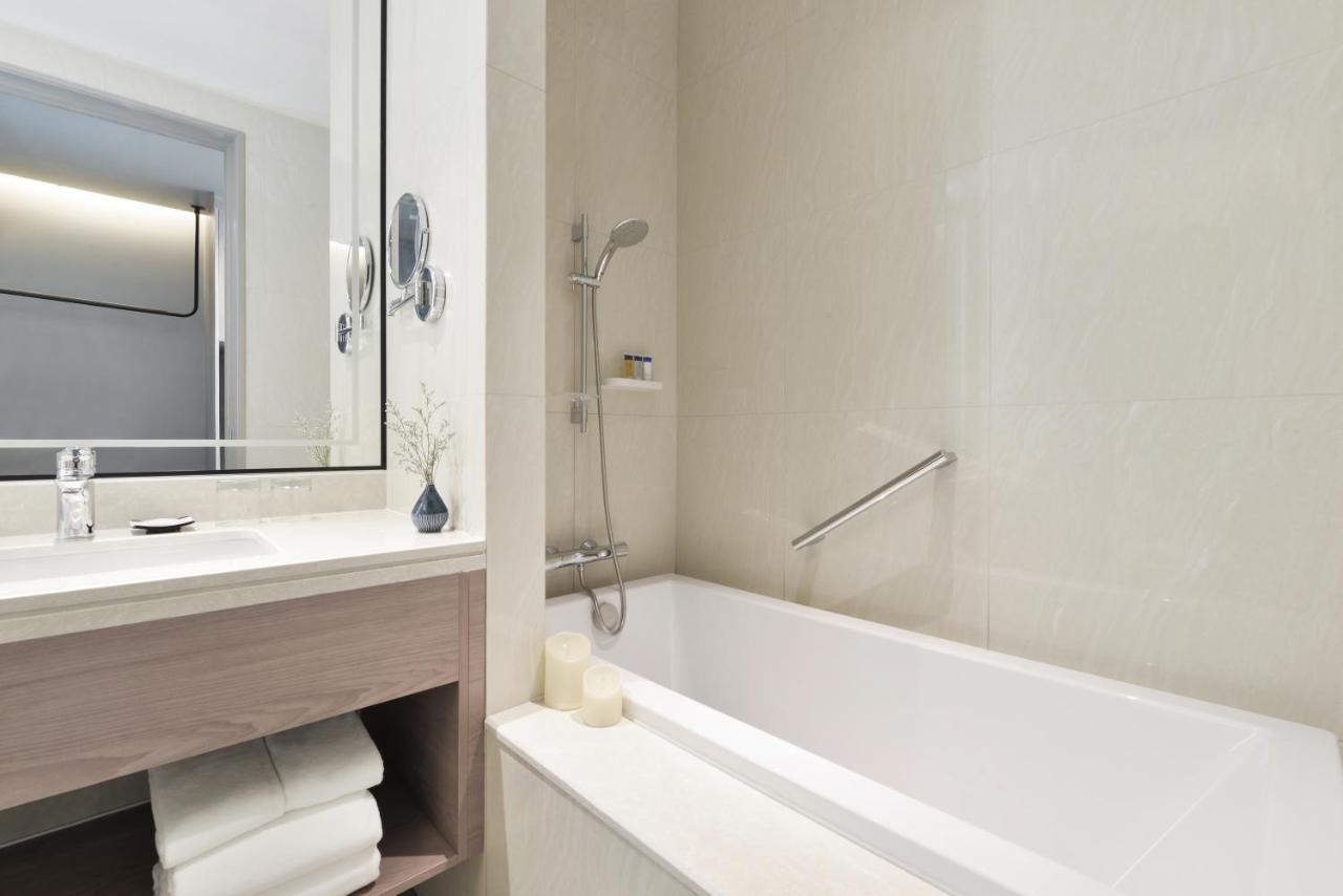 Centre Point Hotel Terminal21 Korat ناخون راتشاسيما المظهر الخارجي الصورة Bathroom