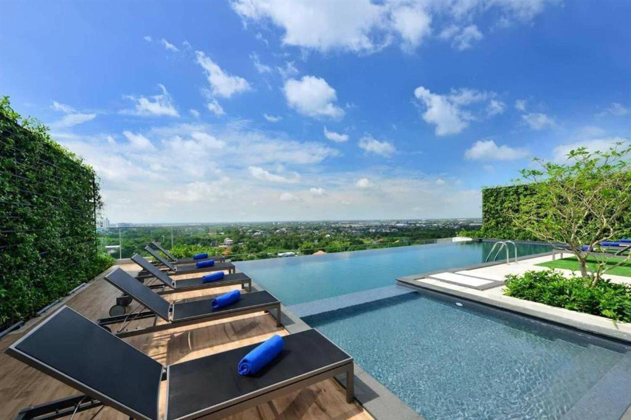 Centre Point Hotel Terminal21 Korat ناخون راتشاسيما المظهر الخارجي الصورة Infinity pool at the hotel